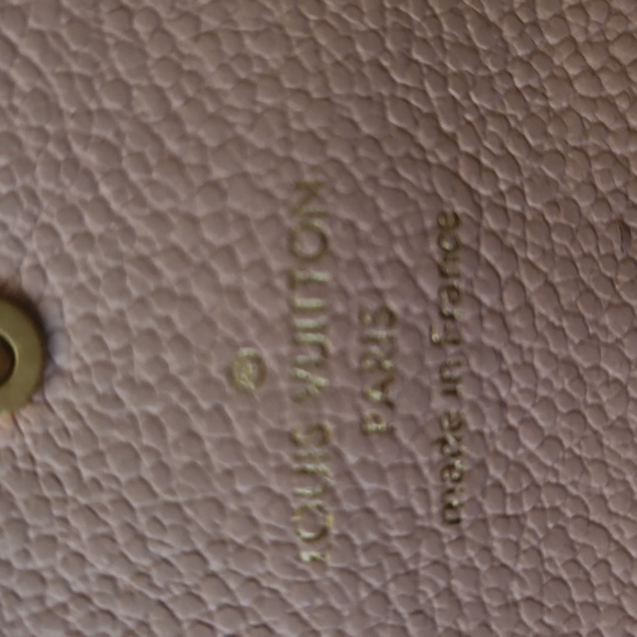 Louis Vuitton - Picture 6 of 10